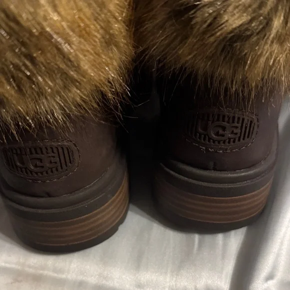 Brown Fur-Lined Women's Boots UGG brand - Picture 2 of 3